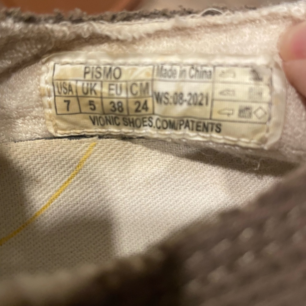Vionic Women’s Beach Brown Corduroy Sneakers with coral accents / Size: 7 - Picture 6 of 7